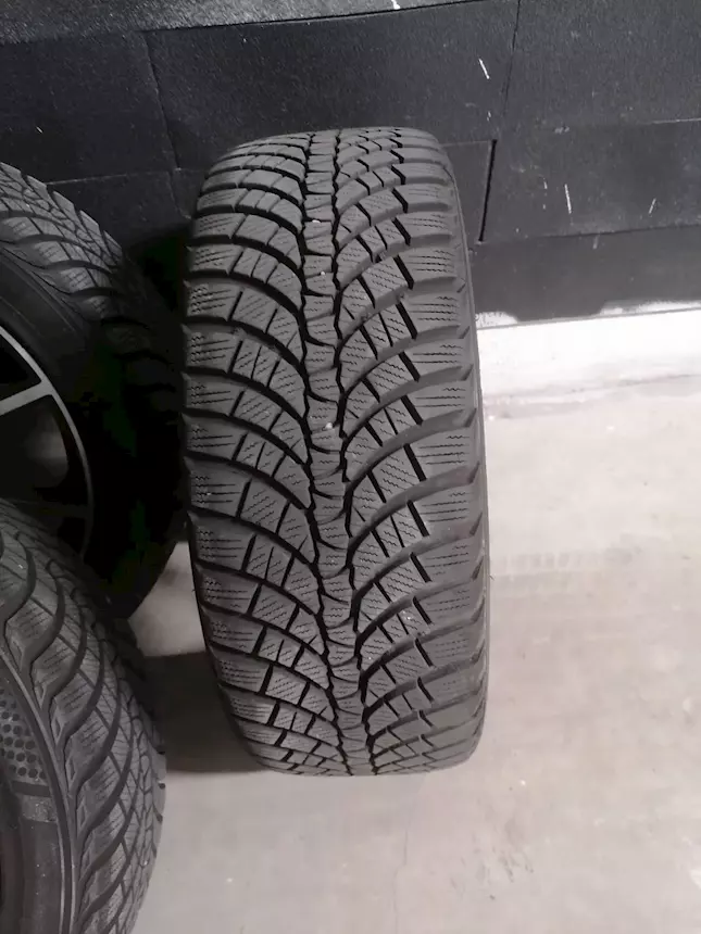 Audi A3 Sedan 225/45 R17 94V invernali Completo di Cerchione - Foto 2