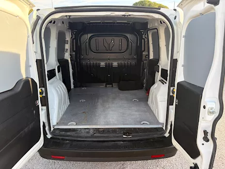 FIAT DOBLO 1.6MJT 105CV E6D.I 2022 Km 45000 Euro 6, unico proprietario - Anteprima 5