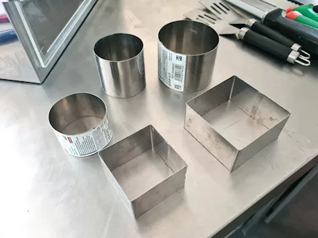Stampini per tartare in inox usati