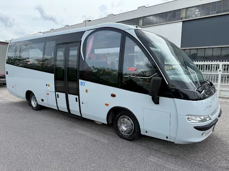 Autobus Iveco 31 posti con pedana disabili