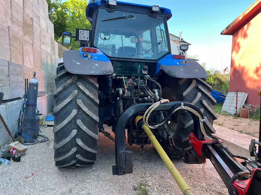 Foto 9Trattore usato Marca New Holland, mod. T190