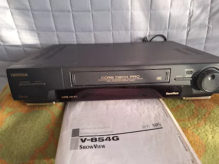 Videoregistratore (HI-FI) VHS TOSHIBA per pezzi di ricambio