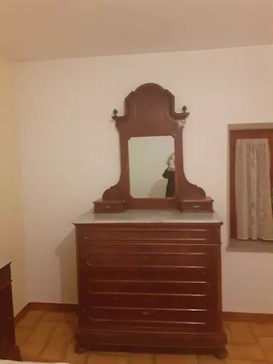 Comò con cassettiera e specchio restaurata