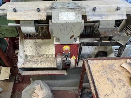 Macchina smerigliatrice per calzatura