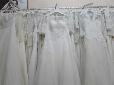 Servizio di noleggio abiti da sposa - Foto 6
