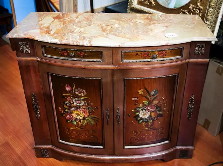 Piccola Credenza Stile Classico in Noce Scuro