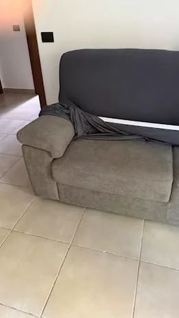 Vendo divano 3 posti Comprato 20 agosto - Anteprima 1