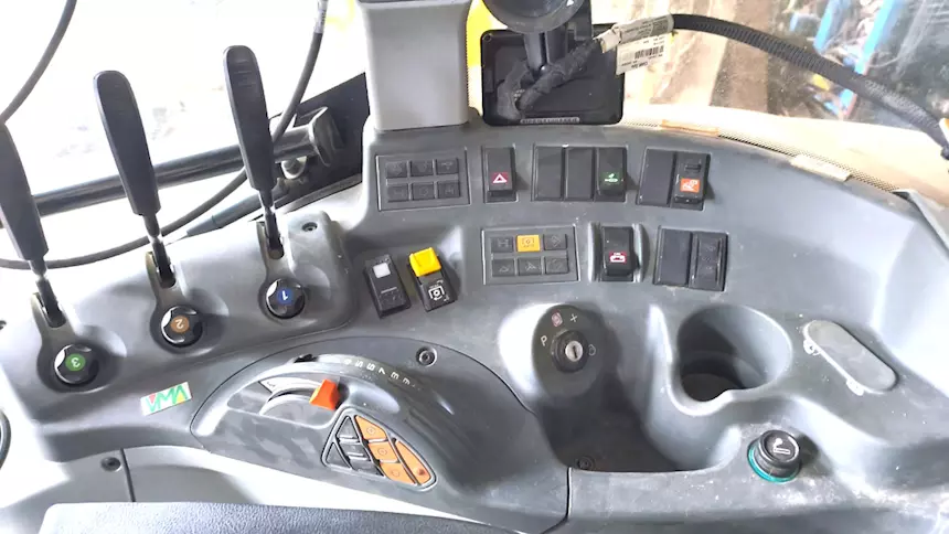 Foto 7Arion 440 Power Shift Marca Claas Anno 2022 Ore 1800, tipo NEF