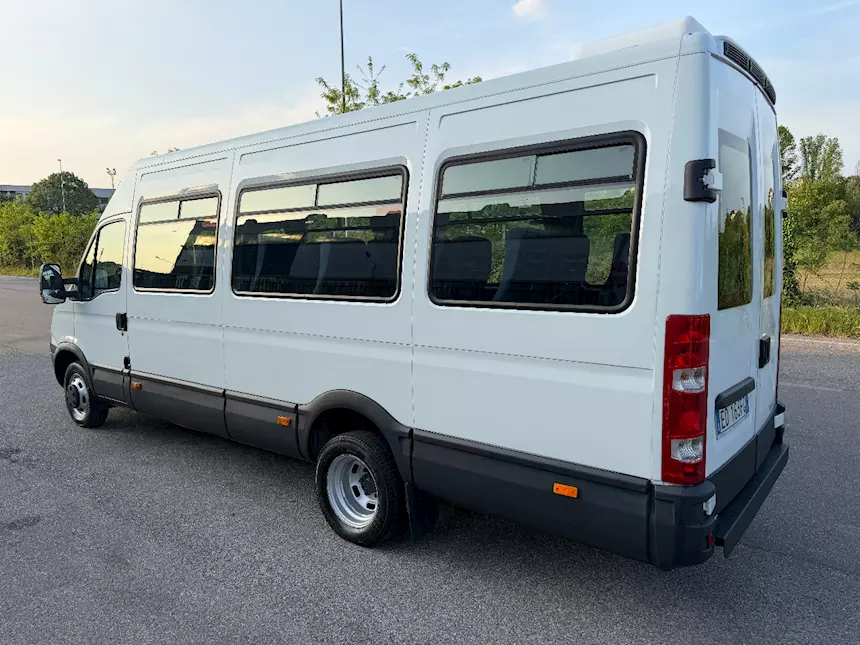 Foto 3Minibus Daily 21 posti Marca Iveco Anno 2007 Km 0, cambio manuale