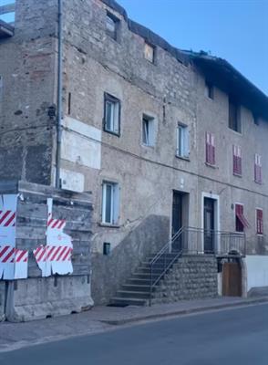 Palazzo su tre livelli completamente