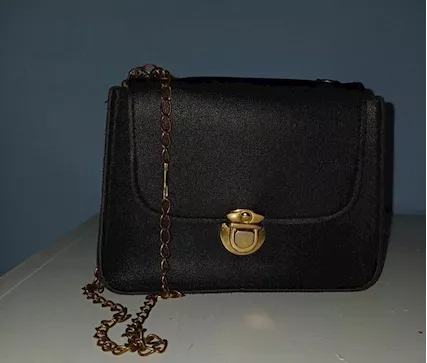 Borsa a tracolla push lock minimalista
