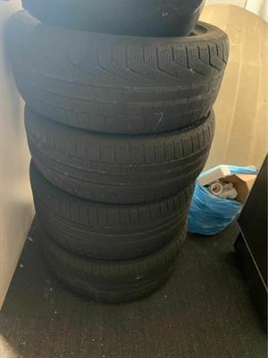 4 gomme come da foto Pirelli misura 245 / 45 R 19 102 V M+S