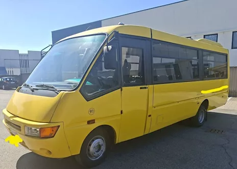 Scuolabus Iveco con pedana per carrozzelle