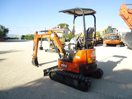 MINIESCAVATORE CINGOLATO USATO HITACHI ZX19U-6