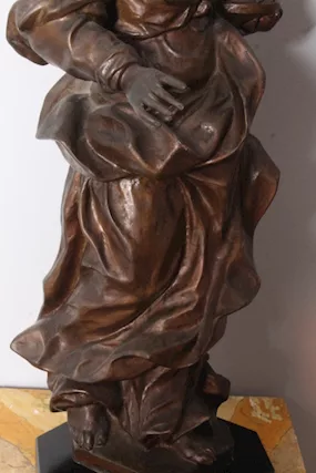 Antica grande scultura in bronzo raffigurante Santa Barbara - Foto 6