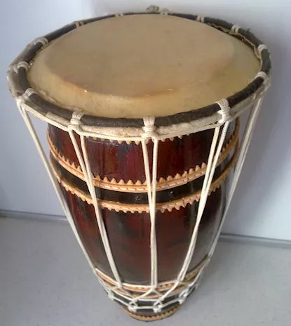 Tamburo afro-cubano djembe in legno di alta qualità