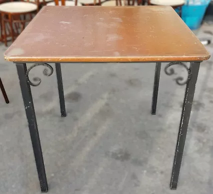 TAVOLO IN LEGNO