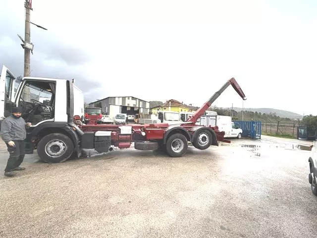 Foto 9Camion Marca Iveco Eurotech Cursor 260e43 scarrabile Anno 2001