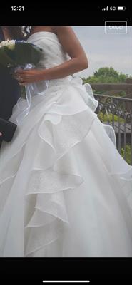 Abito da sposa con velo