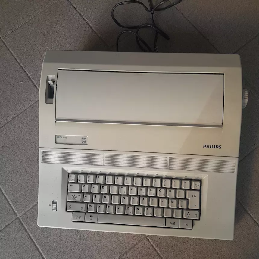Macchina da scrivere elettrica Philips Mod. VW 2140.Praticam