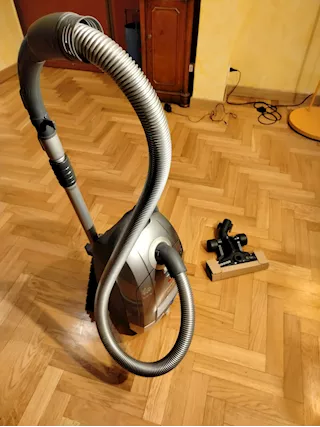 Aspirapolvere Hoover Athos Cordless, €50 + Event.Sped.€30