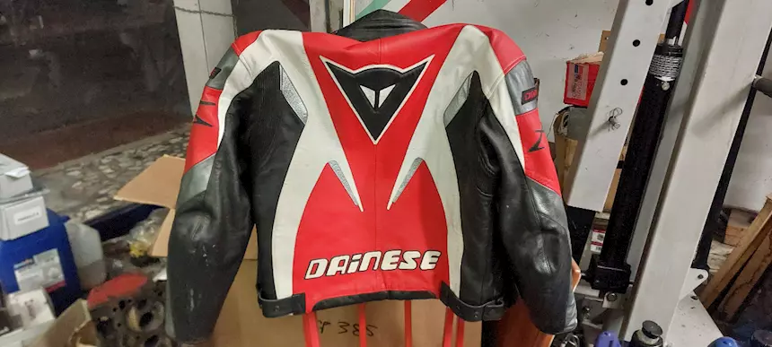 Giacca pelle Dainese, taglia 48, in buone condizioni