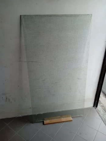 Vetri retinati come nuovi spessore 6 mm x 130 cm x 71 cm