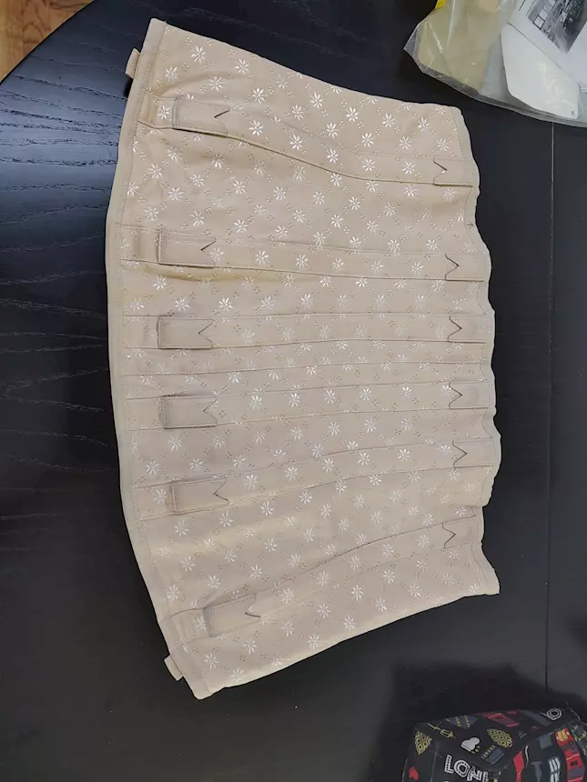 Busto corsetto ortopedico in tessuto elastico e traspirante