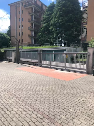 Intero stabile +terrazzo+casa - Foto 3