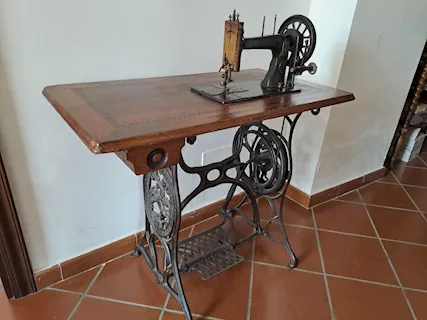 Macchina per cucire in ghisa primi '900