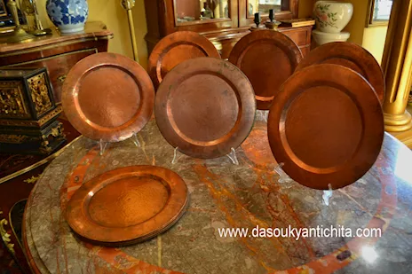 Set di 10 sottopiatti in rame martellato anni 70