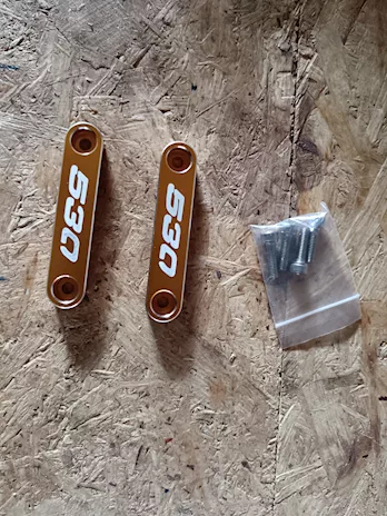 Tmax 530 vari accessori nuovi, colore oro - Foto 4
