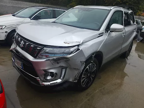 Suzuki Vitara cilindrata 1500 benzina e ibrida sinistrata