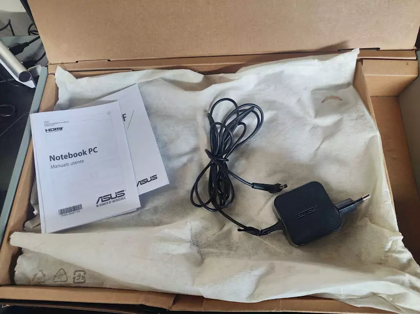 Foto 5 Computer portatile notebook ASUS con Windows 10