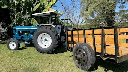 Trattore agricolo FORD 5000 con carrello