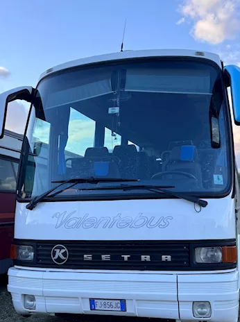 215 hd - 1990 CV 366 biturbo. Cambio 8 marce.