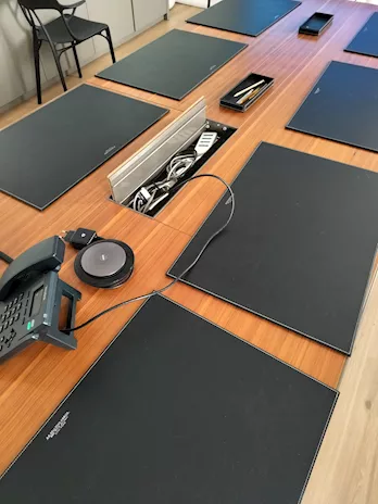 Tavolo Design per sala riunioni, in legno - Anteprima 1