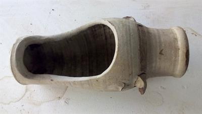 Vaso da piante ad anfora antica in terracotta