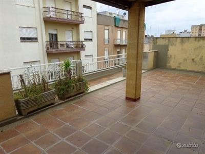 Castelvetr ano attico 5 vani in zona centralissim