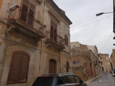 Castelvetrano intero stabile del 1900 di vani 9 - Foto 5