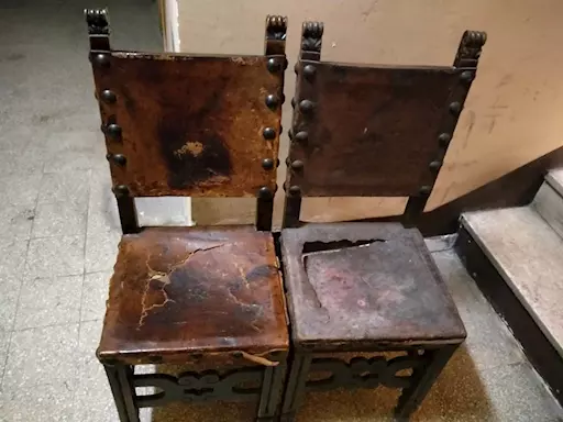 Coppia di sedie antiche da restaurare