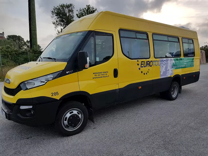 Scuolabus Euro 6 da 19 a 36 pax Iveco, cambio automatico