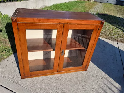 Graziosa credenza a due ante, color noce, ottimo stato - Foto 4