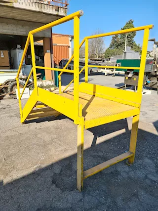 Scala con parapetto per laboratori usata, con pedana - Foto 4