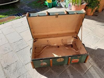 Baule vintage anni 30/40 con adesivi hotel originali