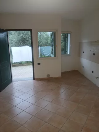 Imperia str. x Montegrazie bilocale con giardino