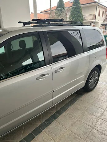 Lancia Voyager del 2012causa