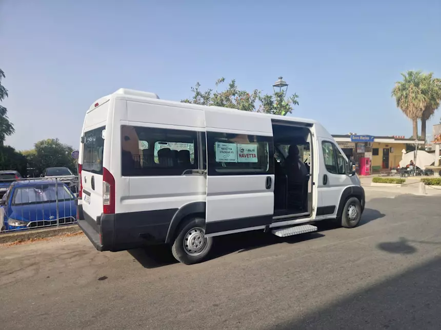 Foto 4In blocco 2 minibus o scambio con bus 53 posti Iveco Anno 2008
