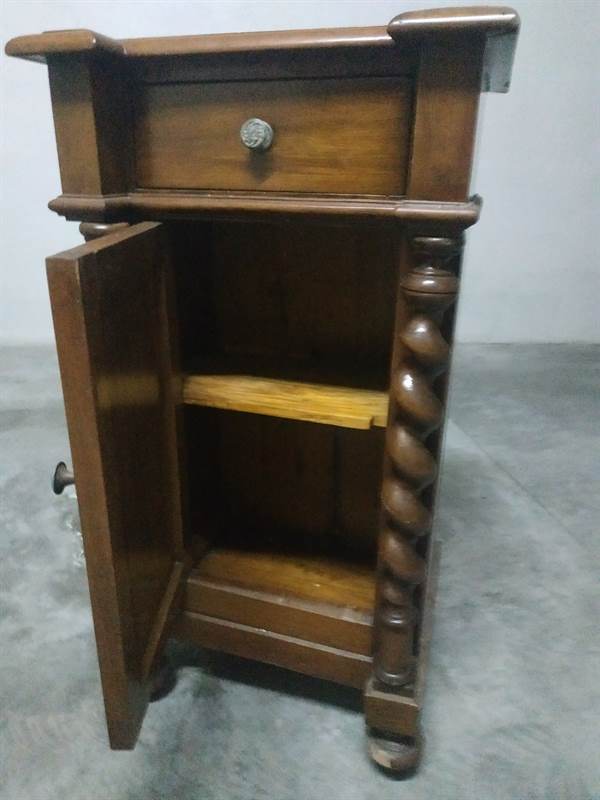Antico comodino con piano in legno, in buone condizioni - Foto 2