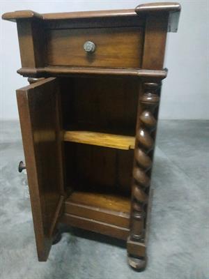 Antico comodino con piano in legno, in buone condizioni - Foto 2